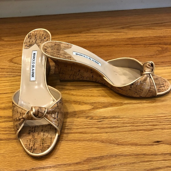 Manolo Blahnik patent cork wedge - Picture 2 of 7